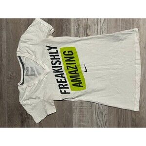 Women’s Nike Freakishly Amazing VNeck Tshirt XS White like new drifit top